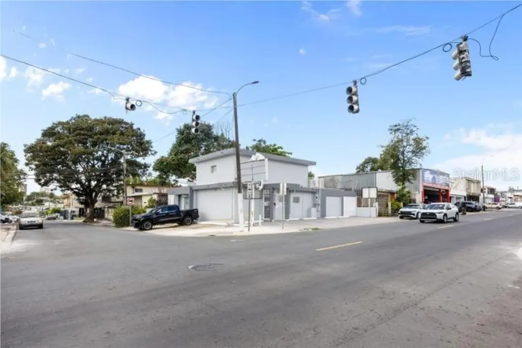 Las Lomas H 22 Ave. San Patricio San Juan PR 00921
