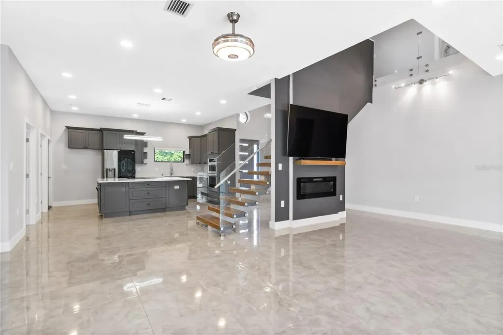 541 W Lake Brantley Road Altamonte Springs FL 32714