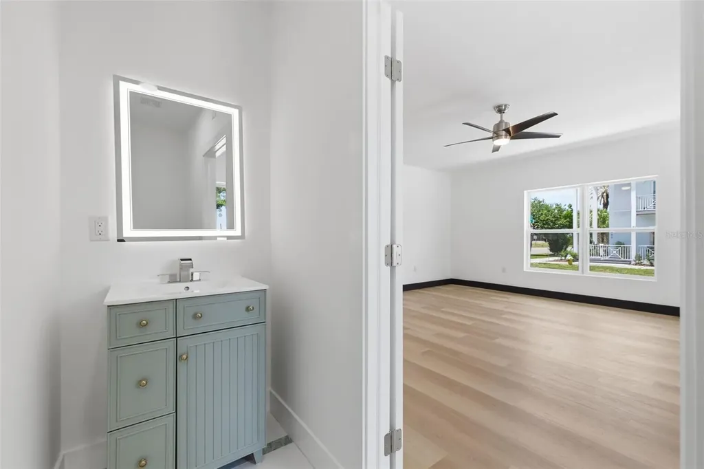 1530 12th Avenue S St Petersburg FL 33705