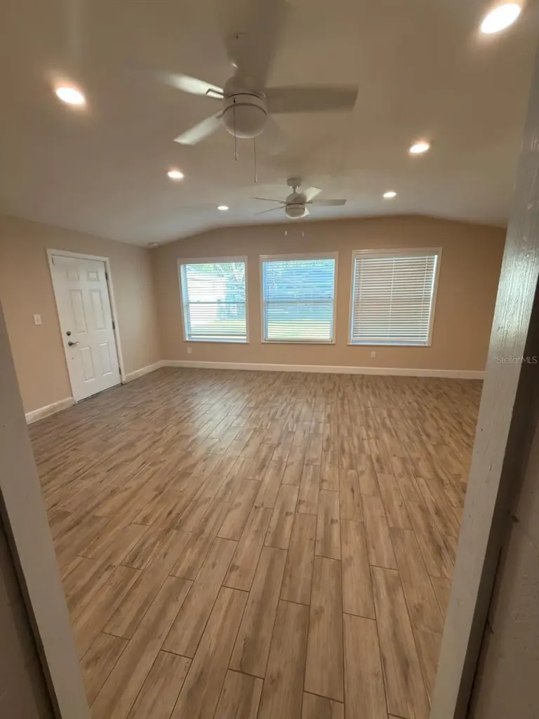 810 W 113th Avenue Tampa FL 33612