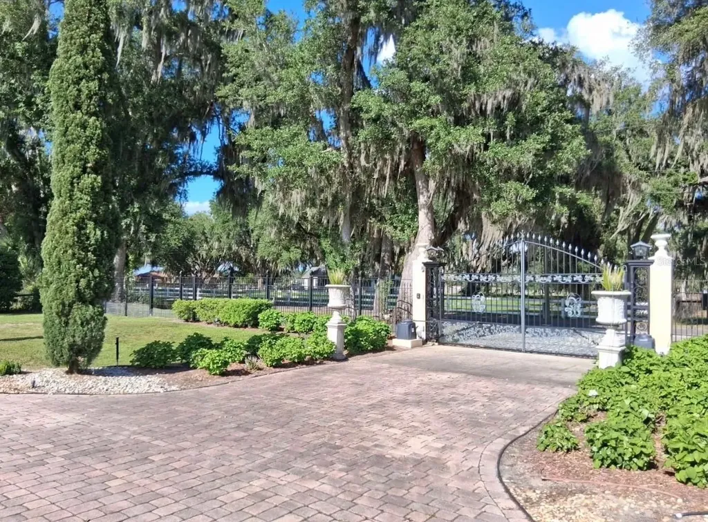 915 Old Welcome Road Lithia FL 33547