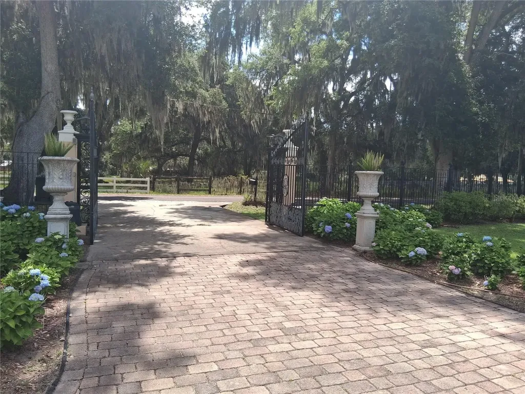 915 Old Welcome Road Lithia FL 33547