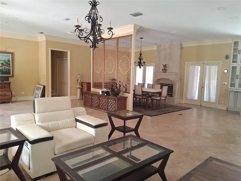 915 Old Welcome Road Lithia FL 33547