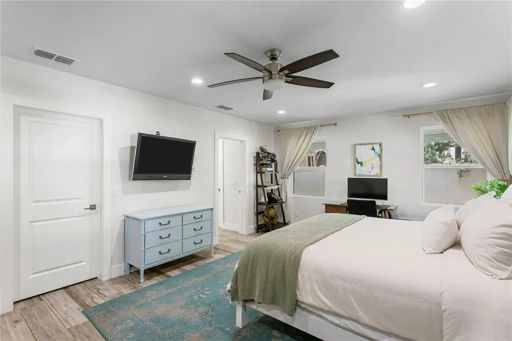 3107 W Watrous Avenue Tampa FL 33629