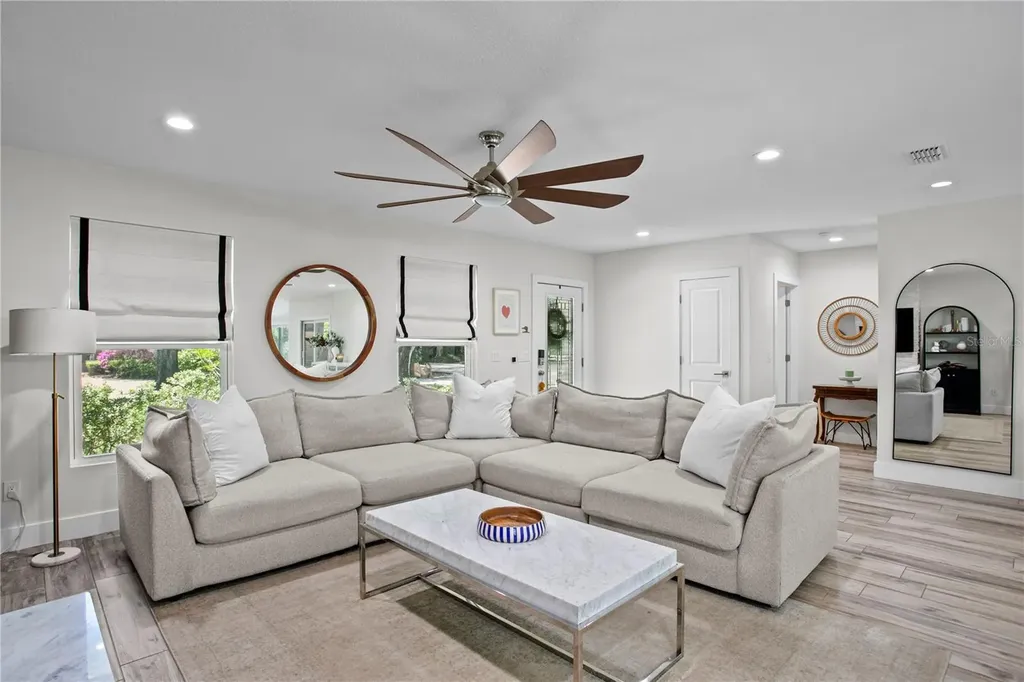 3107 W Watrous Avenue Tampa FL 33629