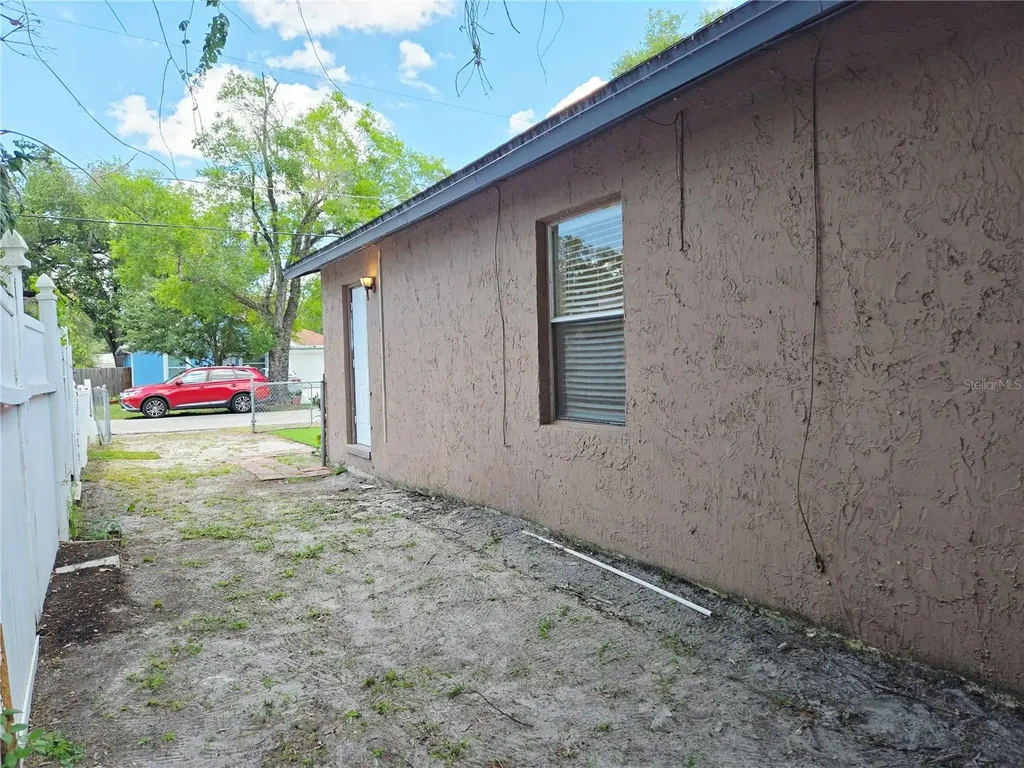 1617 E Idell Street Tampa FL 33604