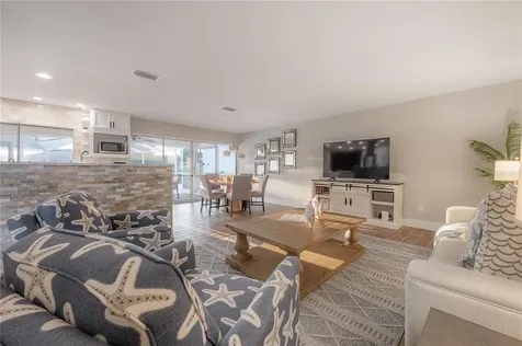 6322 Cottonwood Lane Apollo Beach FL 33572