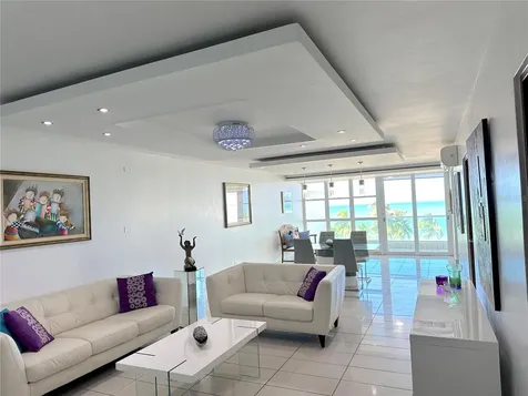 5575 Isla Verde Avenue Carolina PR 00979