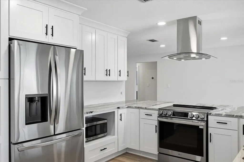 8008 13th Avenue S St Petersburg FL 33707