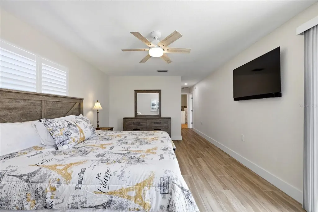 8008 13th Avenue S St Petersburg FL 33707