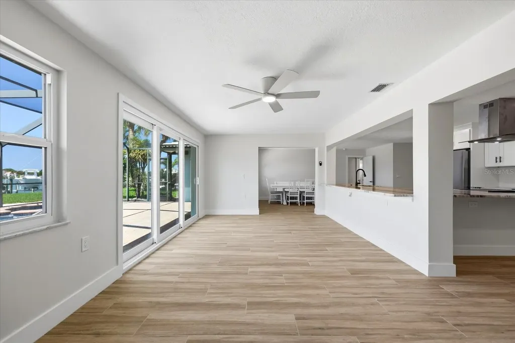 8008 13th Avenue S St Petersburg FL 33707