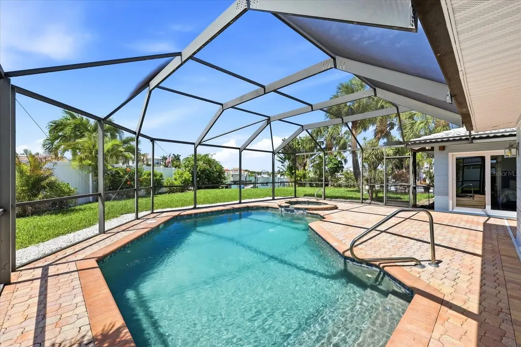 8008 13th Avenue S St Petersburg FL 33707