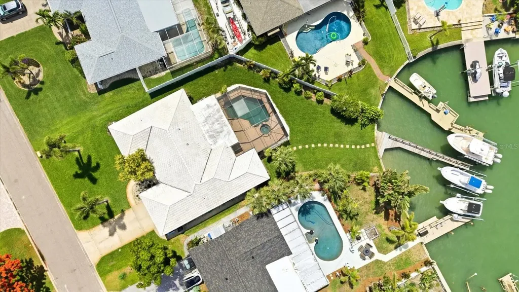 8008 13th Avenue S St Petersburg FL 33707
