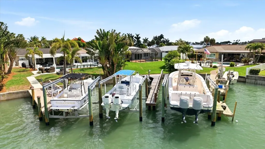 8008 13th Avenue S St Petersburg FL 33707