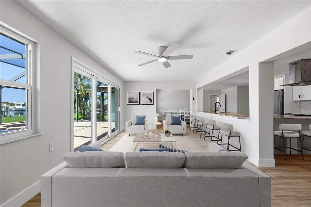 8008 13th Avenue S St Petersburg FL 33707