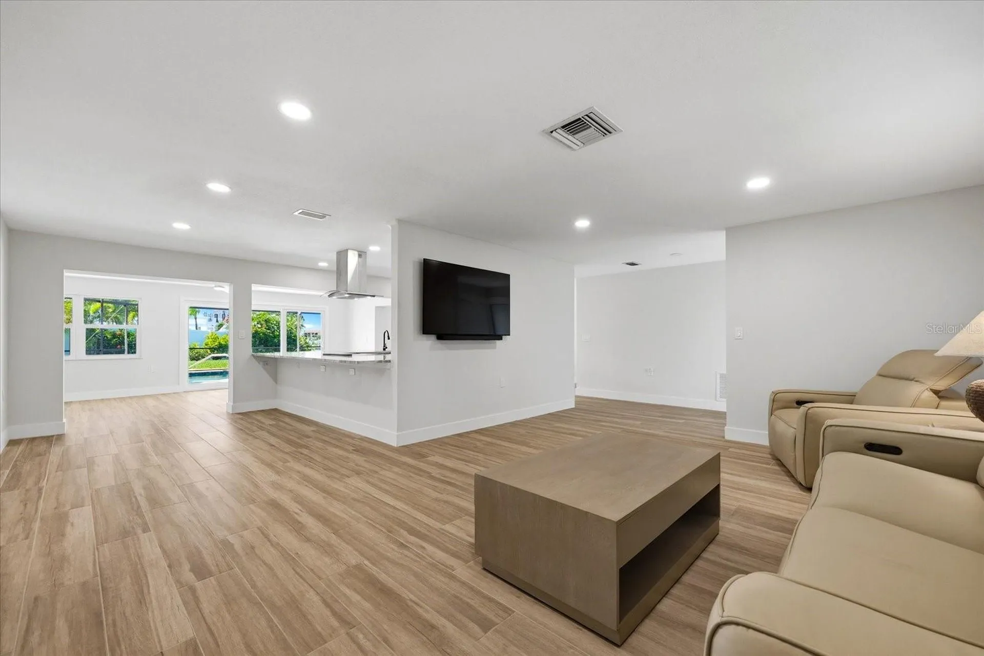 8008 13th Avenue S St Petersburg FL 33707