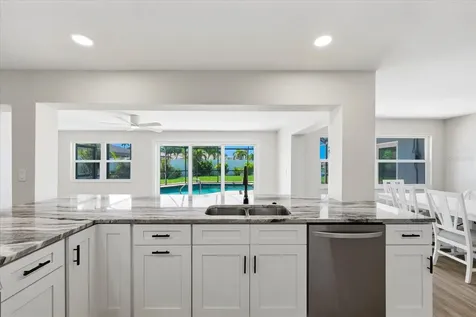 8008 13th Avenue S St Petersburg FL 33707