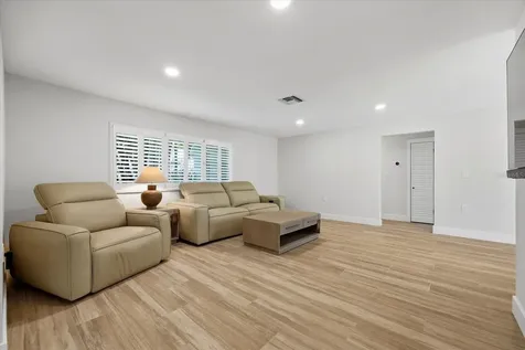 8008 13th Avenue S St Petersburg FL 33707