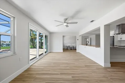 8008 13th Avenue S St Petersburg FL 33707