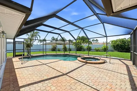 8008 13th Avenue S St Petersburg FL 33707
