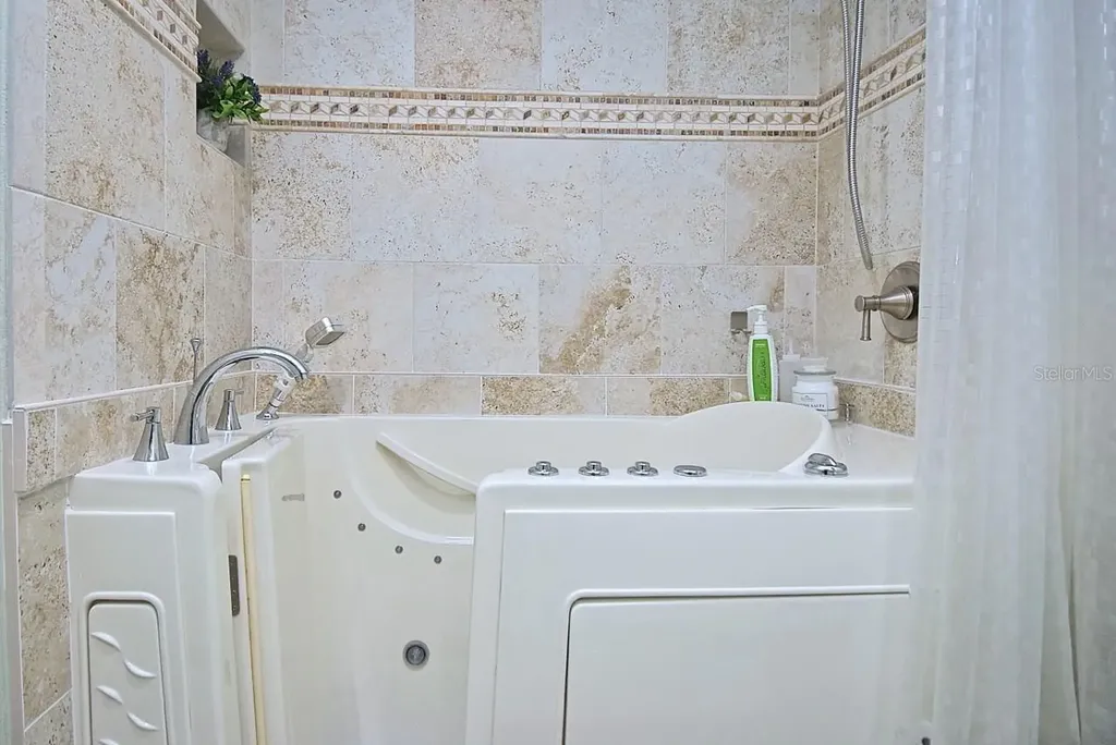 3890 Lyndhurst Court Sarasota FL 34235