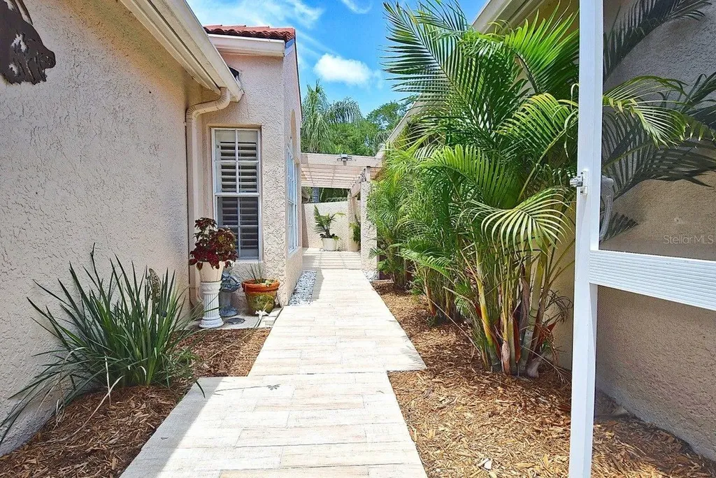 3890 Lyndhurst Court Sarasota FL 34235