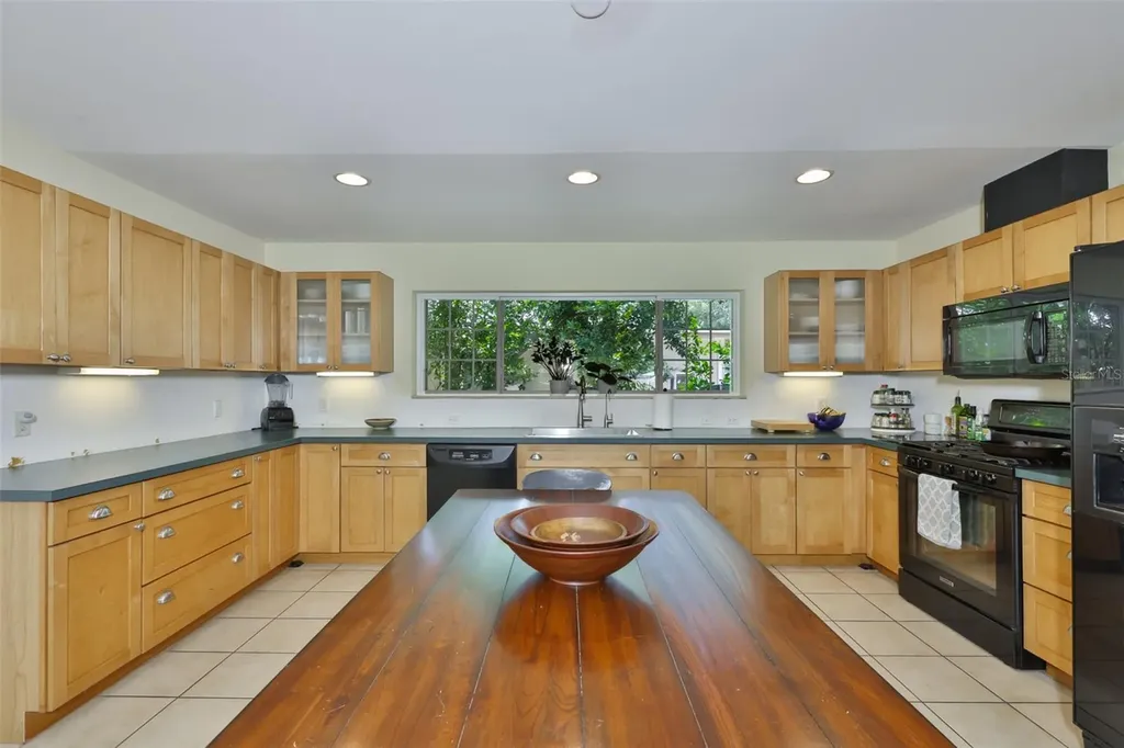 7508 4th Avenue N St Petersburg FL 33710