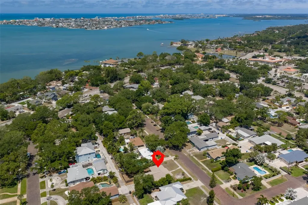 7508 4th Avenue N St Petersburg FL 33710