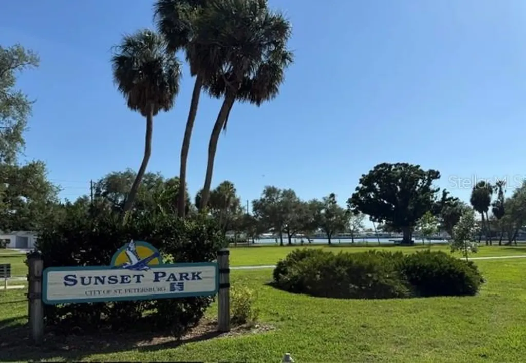 7508 4th Avenue N St Petersburg FL 33710