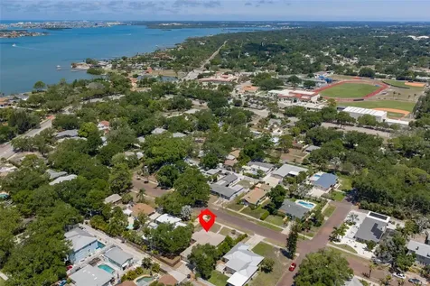 7508 4th Avenue N St Petersburg FL 33710