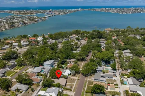 7508 4th Avenue N St Petersburg FL 33710
