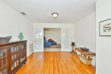 7508 4th Avenue N St Petersburg FL 33710