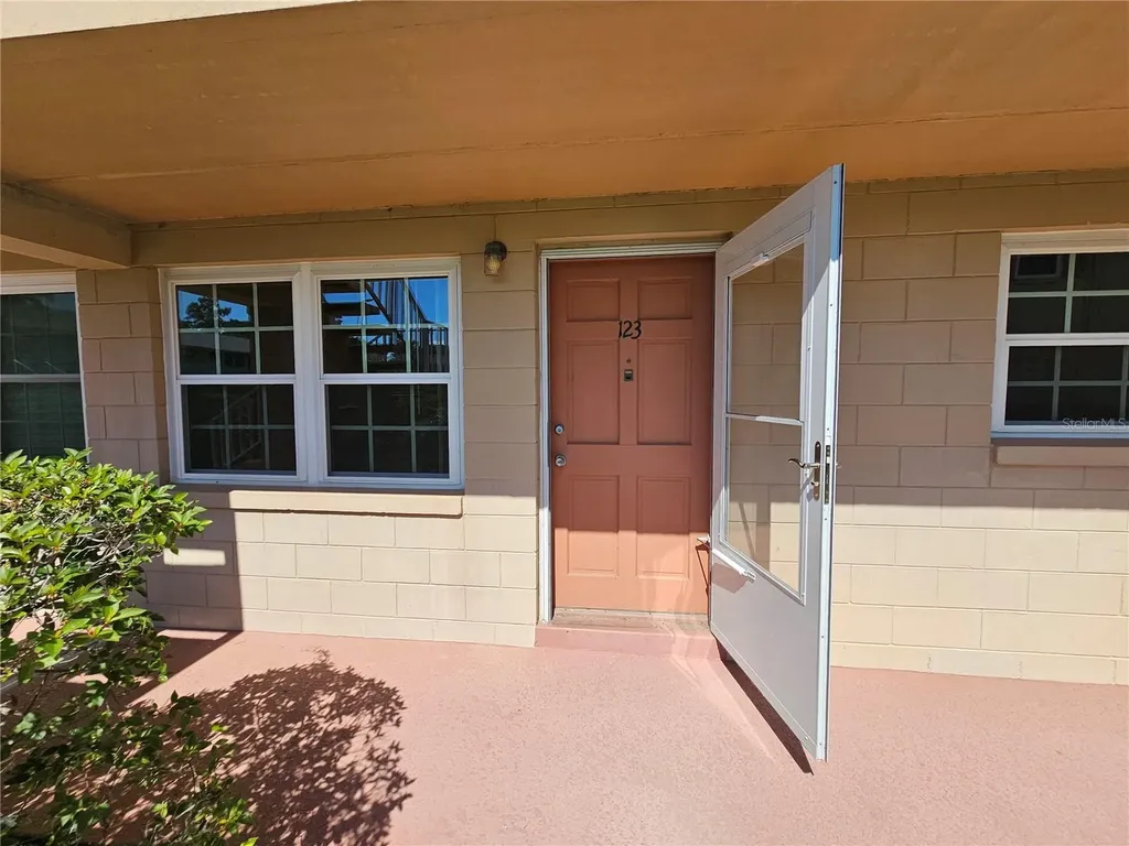 1100 E Caroline Street Tavares FL 32778