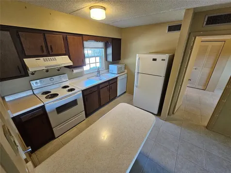1100 E Caroline Street Tavares FL 32778