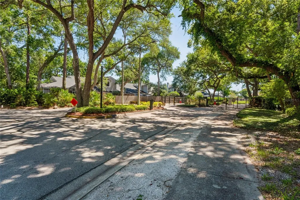 305 Hammock Pine Boulevard Clearwater FL 33761