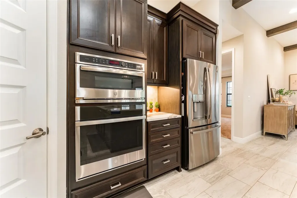 14610 Red Castle Avenue Lithia FL 33547