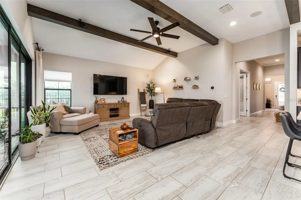 14610 Red Castle Avenue Lithia FL 33547