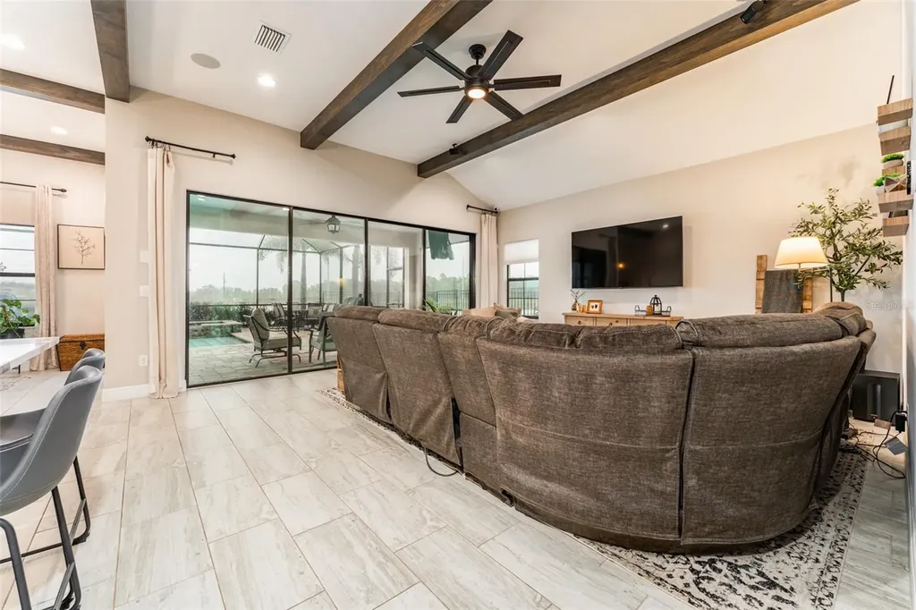 14610 Red Castle Avenue Lithia FL 33547