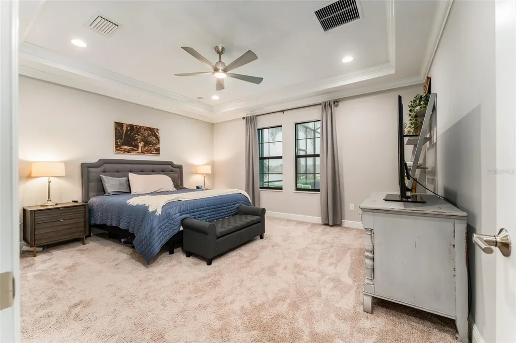 14610 Red Castle Avenue Lithia FL 33547