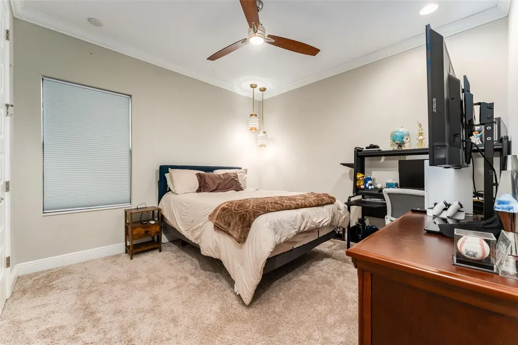 14610 Red Castle Avenue Lithia FL 33547