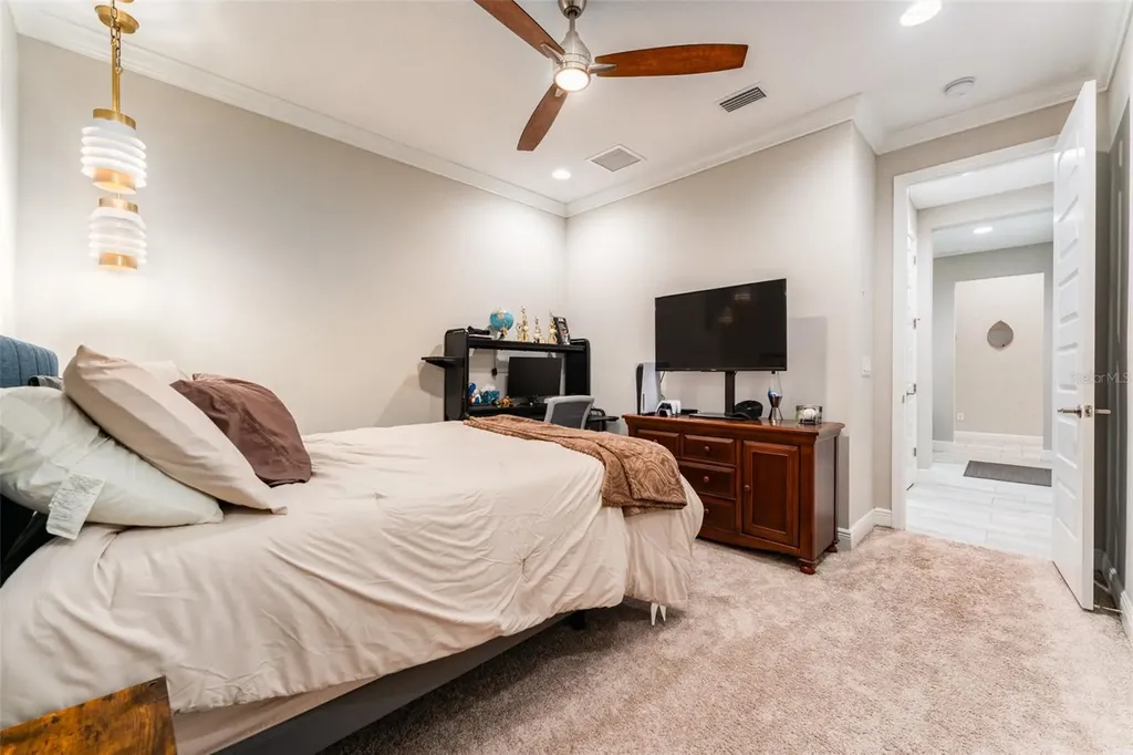 14610 Red Castle Avenue Lithia FL 33547
