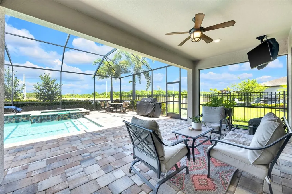 14610 Red Castle Avenue Lithia FL 33547