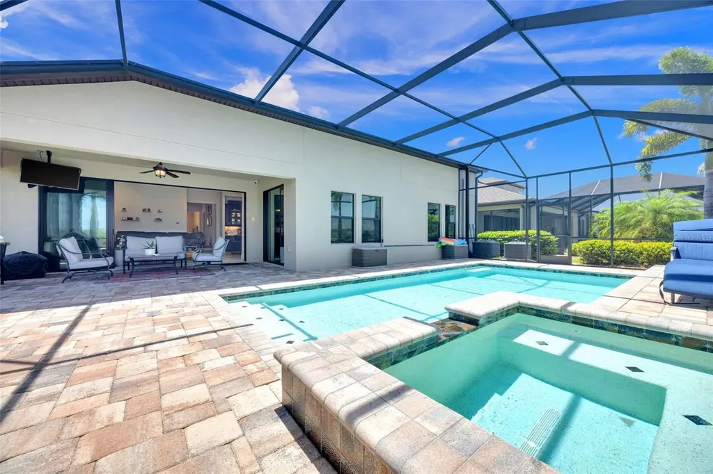 14610 Red Castle Avenue Lithia FL 33547