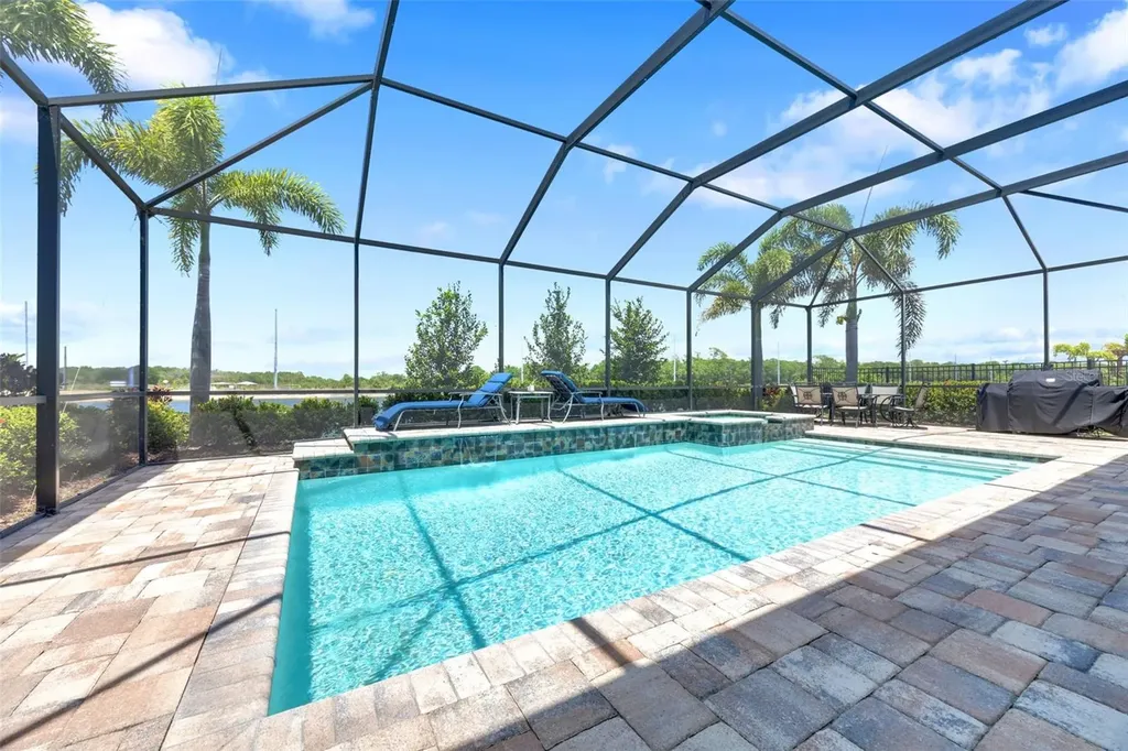 14610 Red Castle Avenue Lithia FL 33547