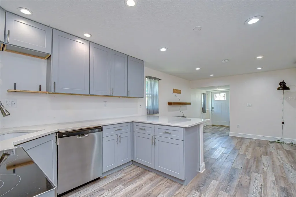 2933 56th Avenue N St Petersburg FL 33714
