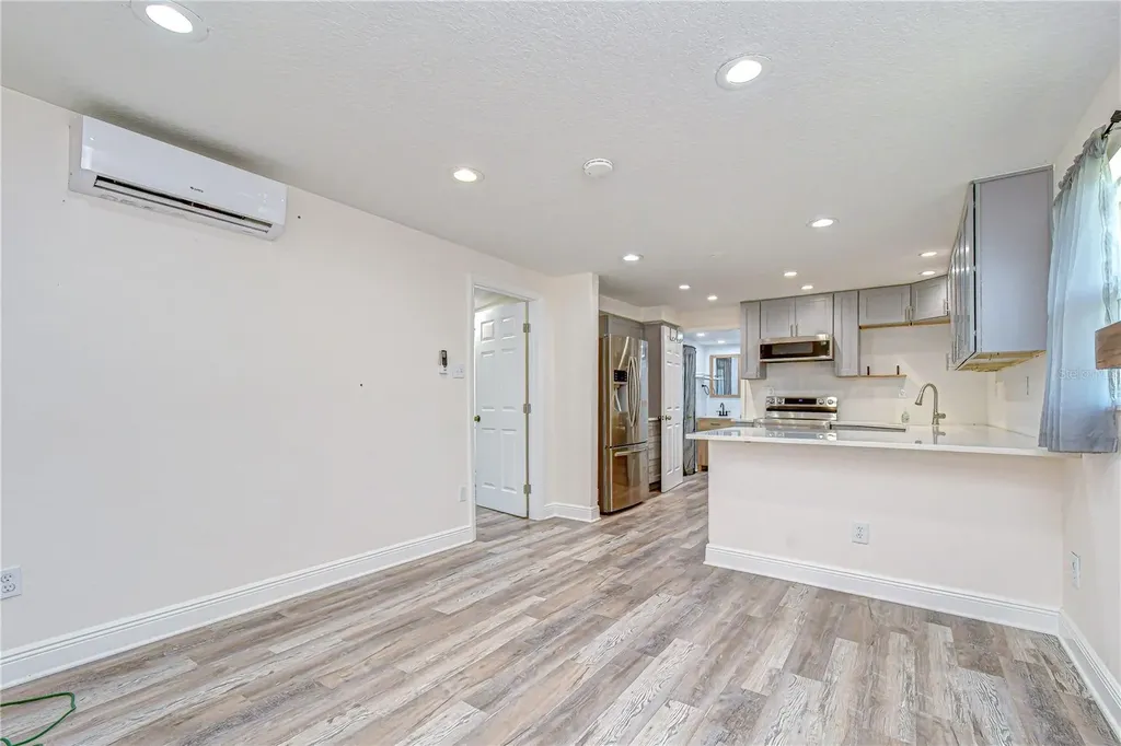 2933 56th Avenue N St Petersburg FL 33714
