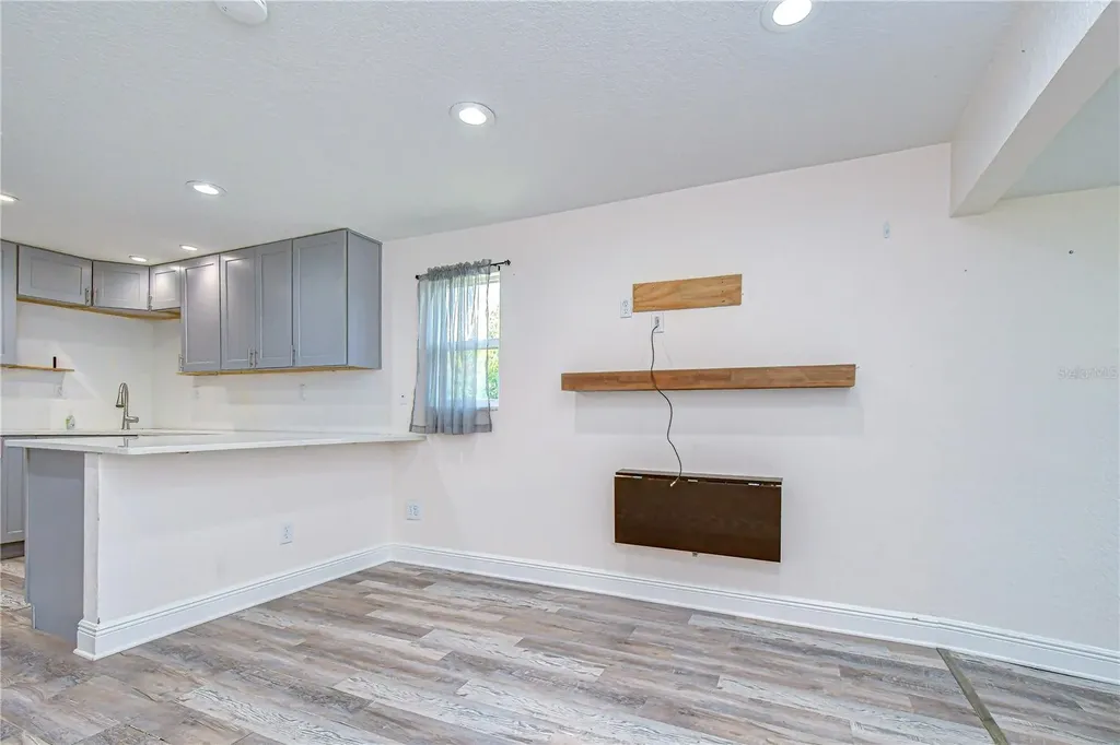 2933 56th Avenue N St Petersburg FL 33714