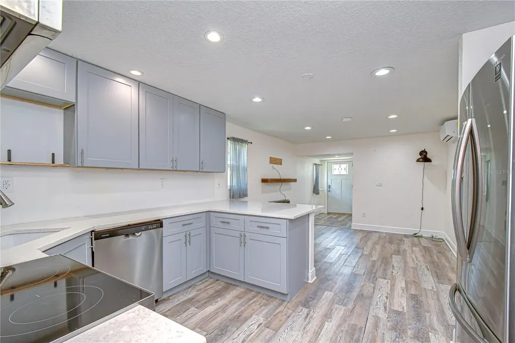 2933 56th Avenue N St Petersburg FL 33714