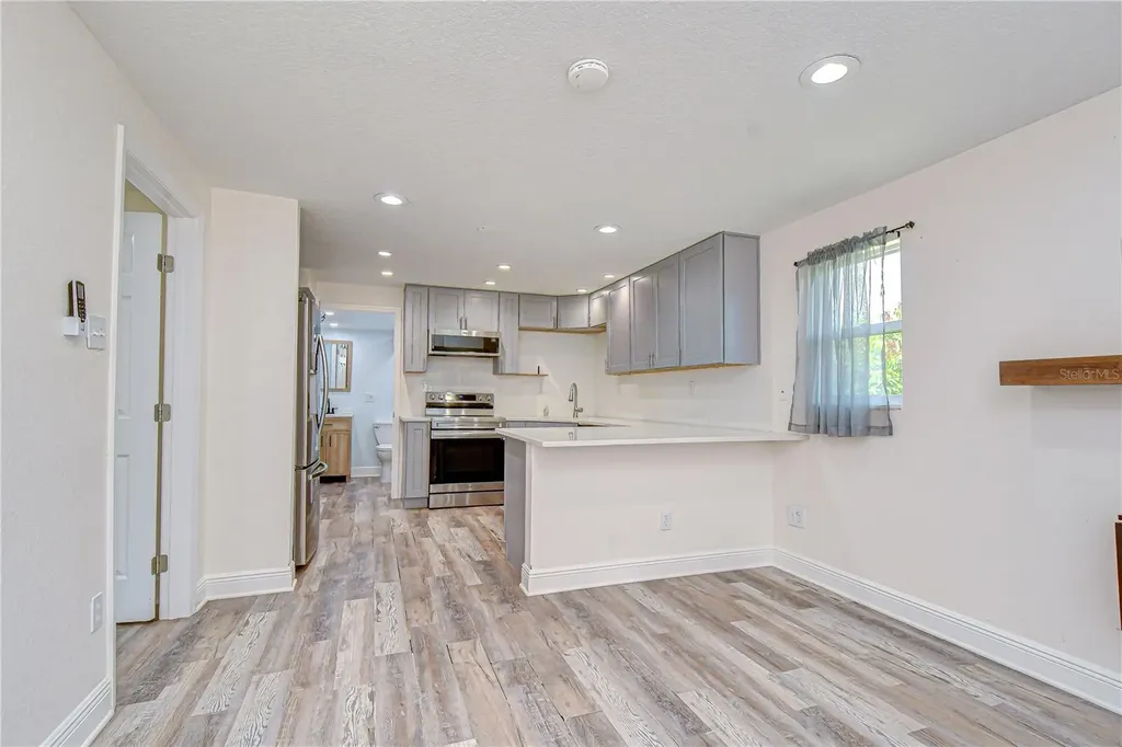 2933 56th Avenue N St Petersburg FL 33714