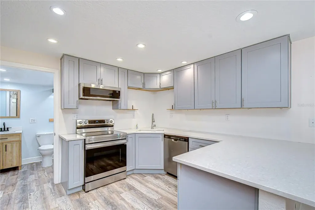 2933 56th Avenue N St Petersburg FL 33714